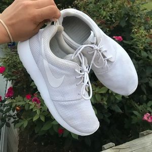 White Nike Roshe Runs